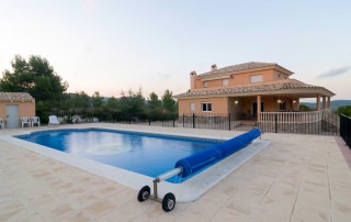 Vista del alojamiento desde la piscina